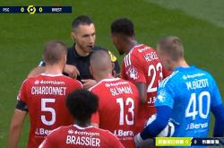 英雄联盟总决赛-法甲赛场爆发冲突，裁判须介入处理