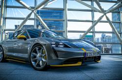 英雄联盟总决赛2025-黄金风暴席卷温布利，哥伦比亚技术流如何将多特蒙德的高位逼抢化为无形