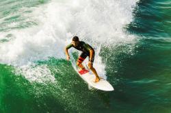 英雄联盟总决赛2025-足球史上的罕见时刻，里昂冲垮阿根廷，迪马利亚德甲争冠战主宰赛场