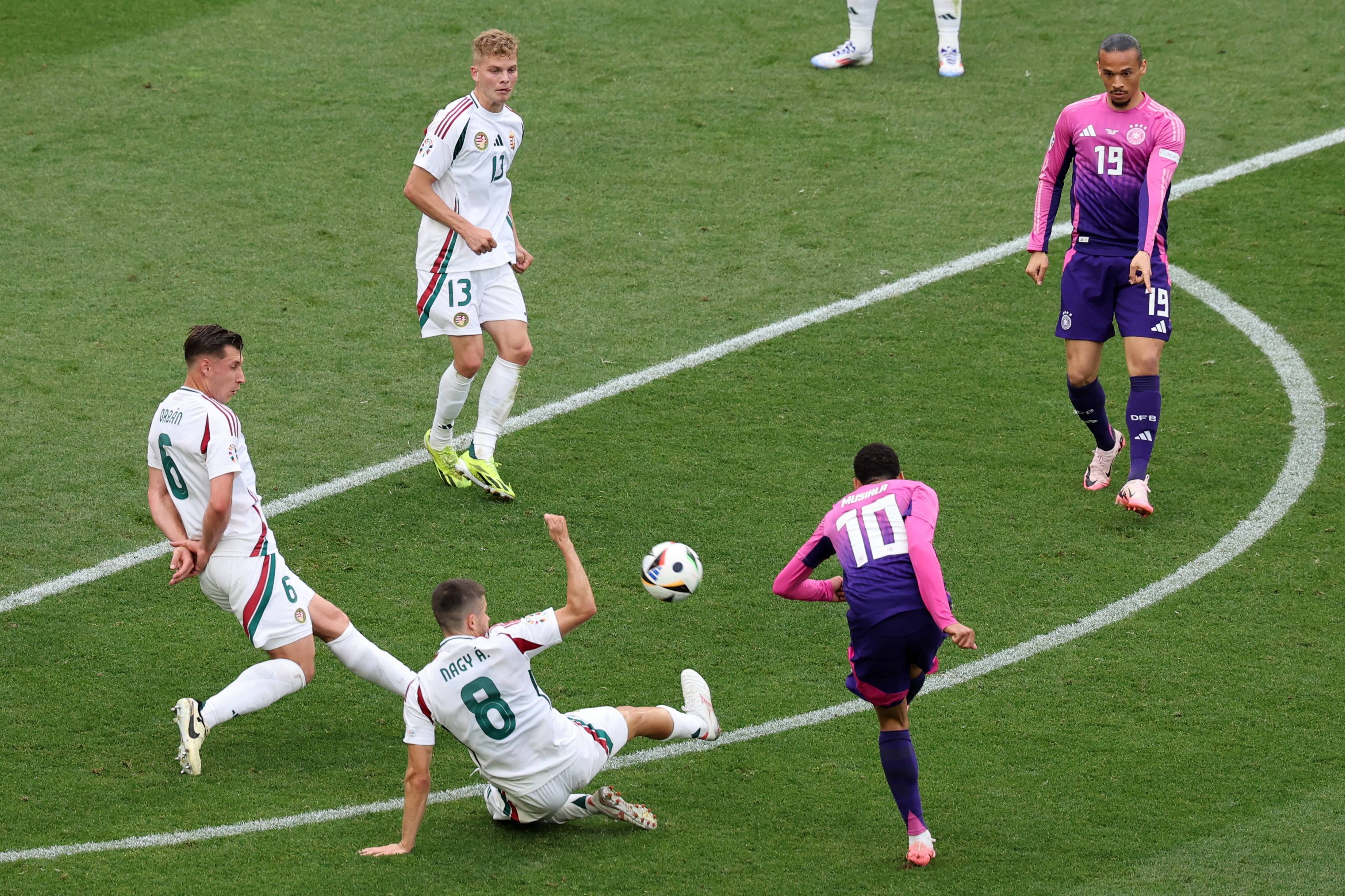 匈牙利队成功晋级欧洲杯预选赛，实力不俗