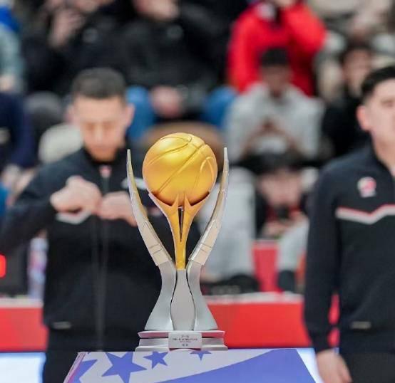 上海男篮精彩对决,最终力克对手获得胜利 上海男篮精彩对决,最终力克对手获得胜利