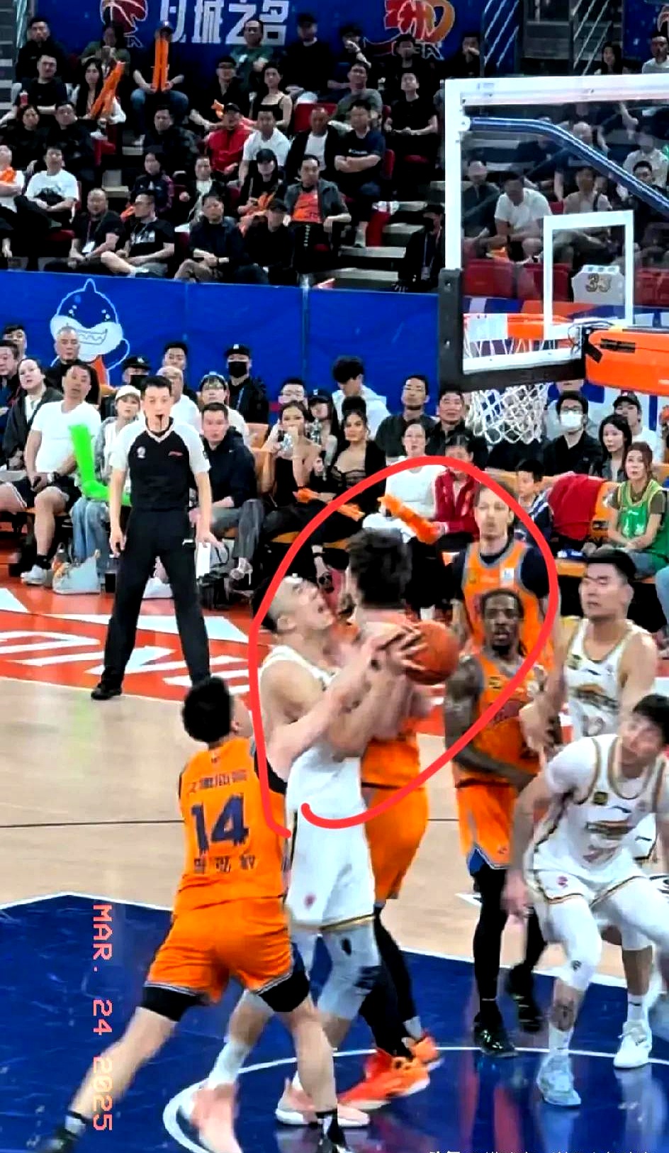 双外援在比赛中独具特色,成为焦点 双外援在比赛中独具特色,成为焦点