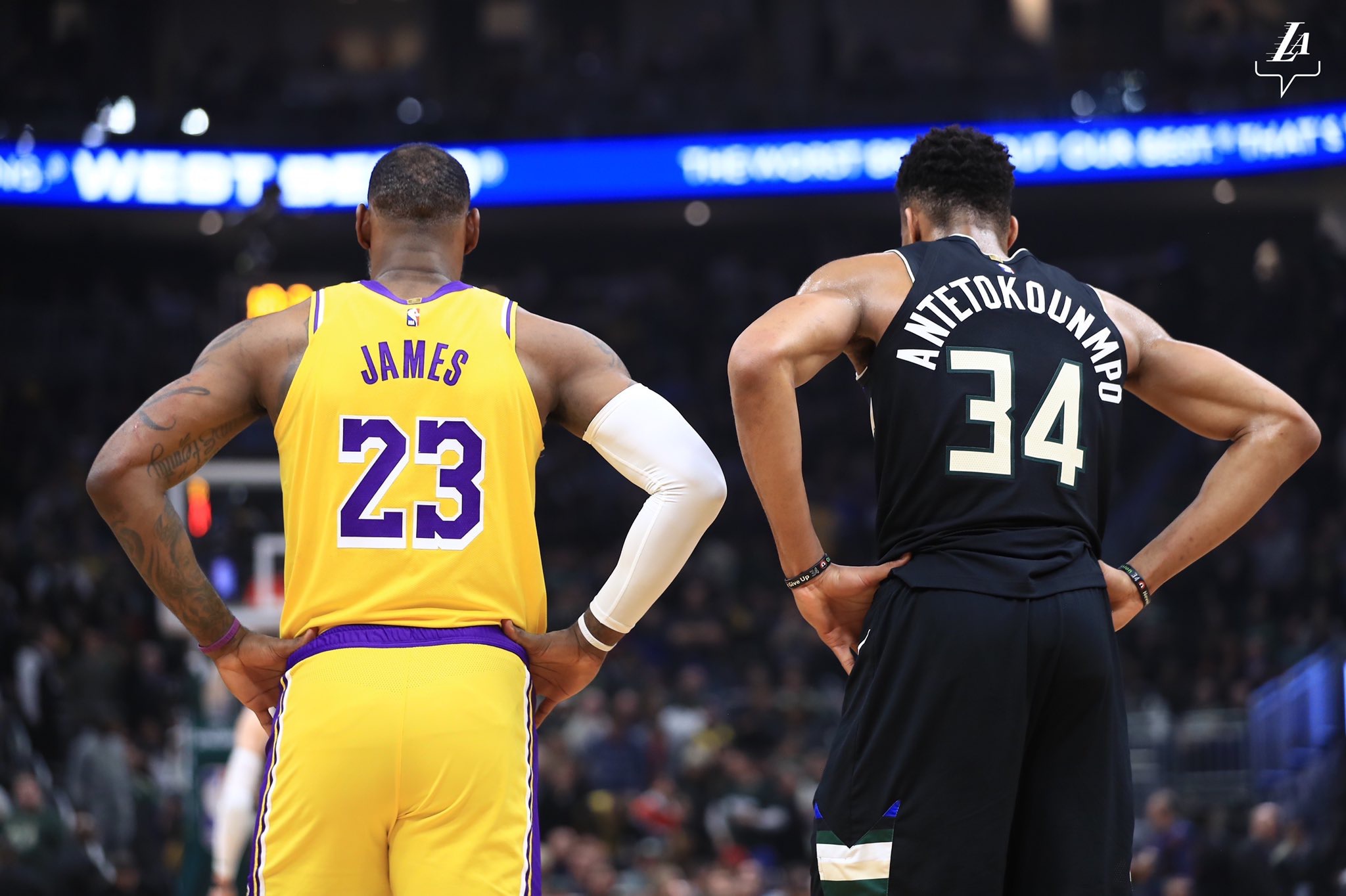 雄鹿主场取得胜利,赢得豪门对决 雄鹿主场取得胜利,赢得豪门对决