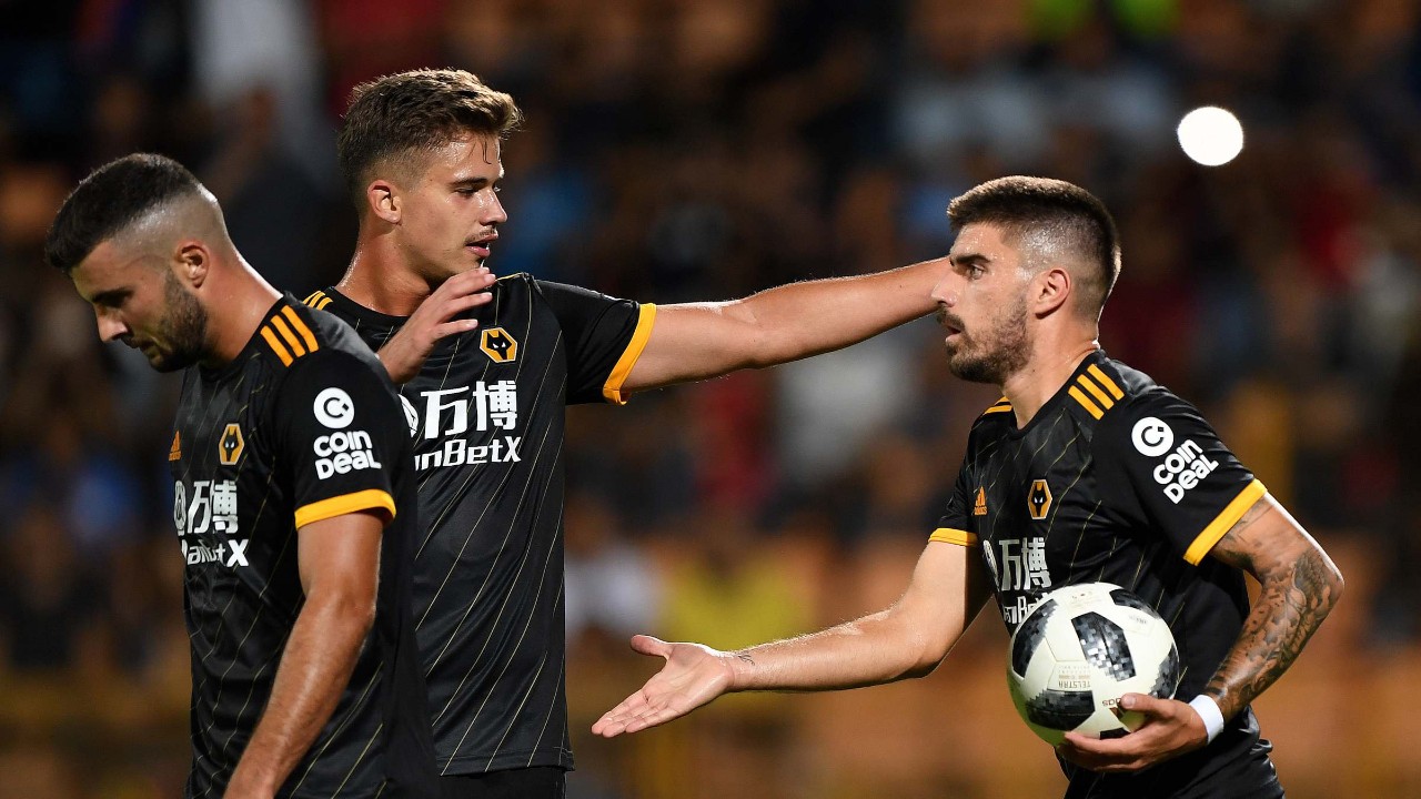 包含广州富力客场大胜北京人和,取得关键胜利的词条 包含广州富力客场大胜北京人和,取得关键胜利的词条