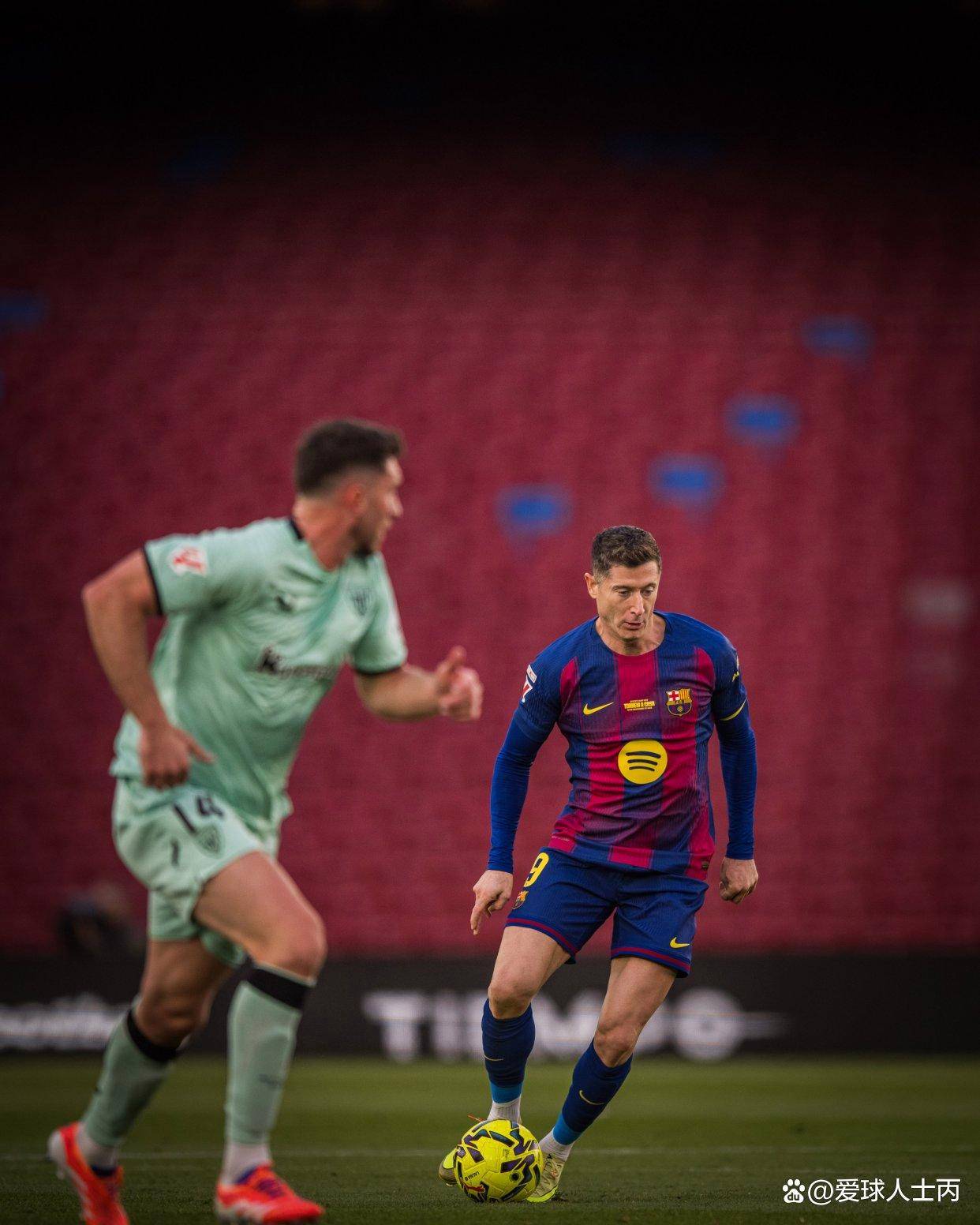 皇马碾压利物浦,莱万点燃赛场 皇马碾压利物浦,莱万点燃赛场