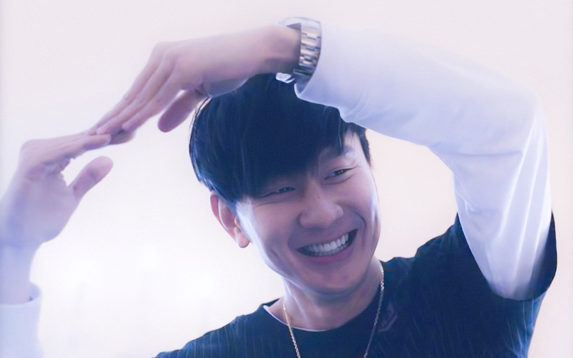 双星闪耀，当哈维·西蒙斯点燃挪威，姆巴佩在西决完成终极救赎