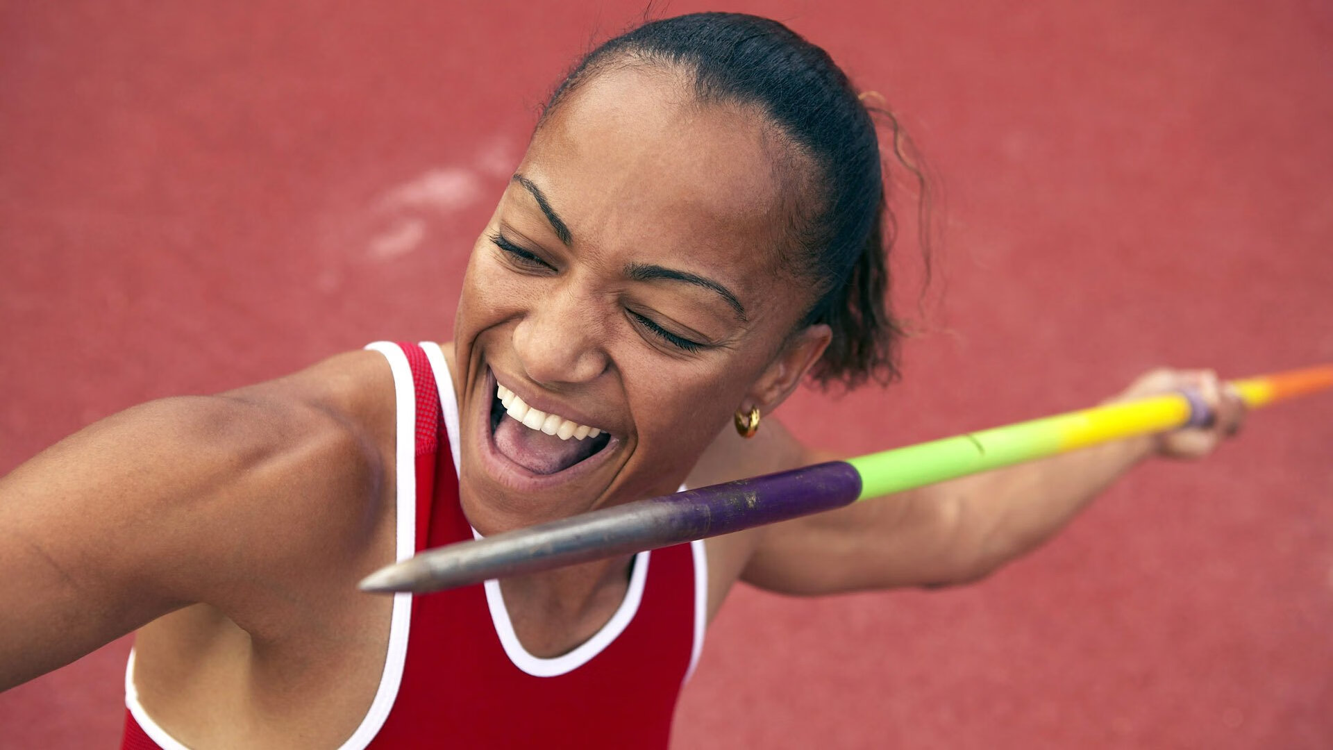 F1新赛季揭幕战之夜，当维斯塔潘的引擎轰鸣，遇见加克波射门的烈焰