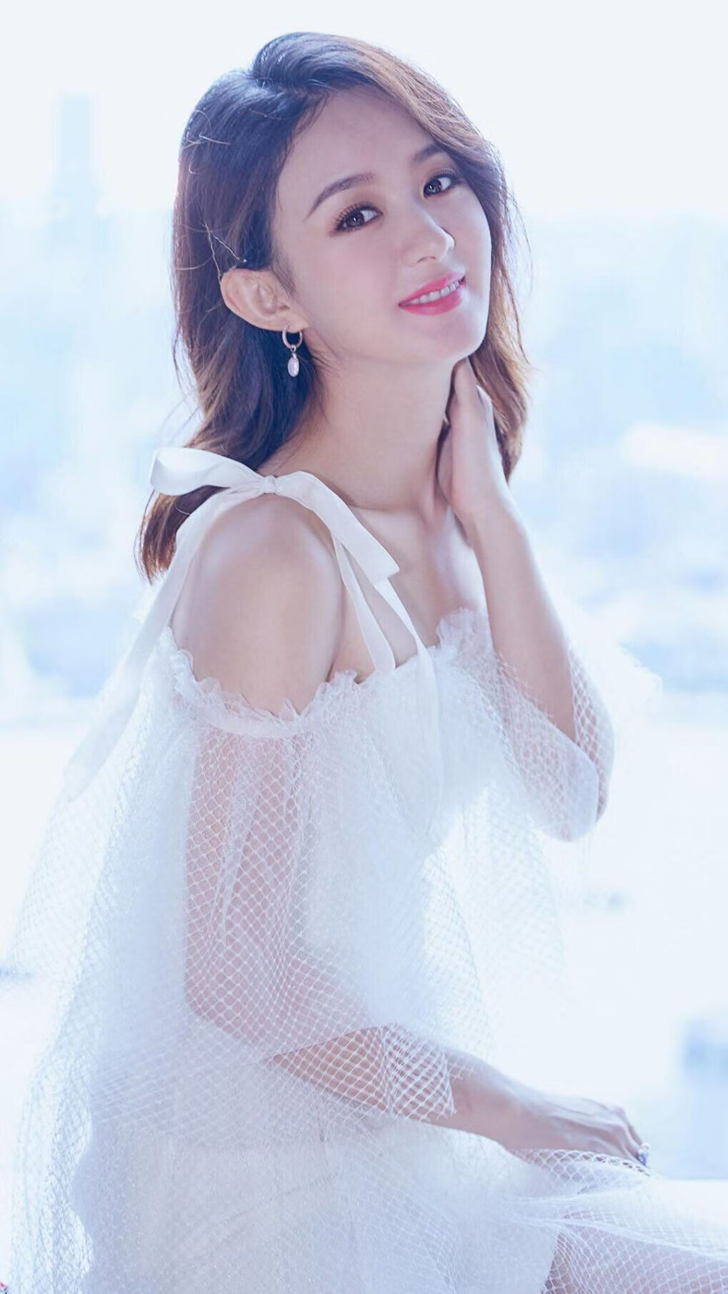 新帅迪亚斯首秀闪耀，法国队战术革新力克苏格兰